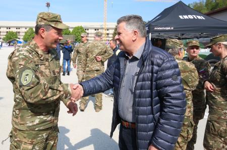 Seznanitev vojaških obveznikov s pravicami in dolžnostmi vojašnica Postojna 01 Foto Ljubo Vukelič